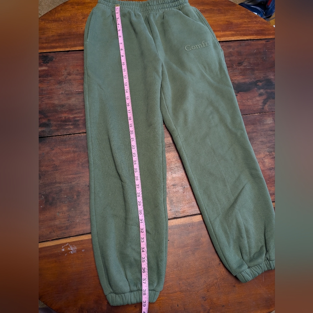 Comfrt Minimalist Olive Green Sweatpants